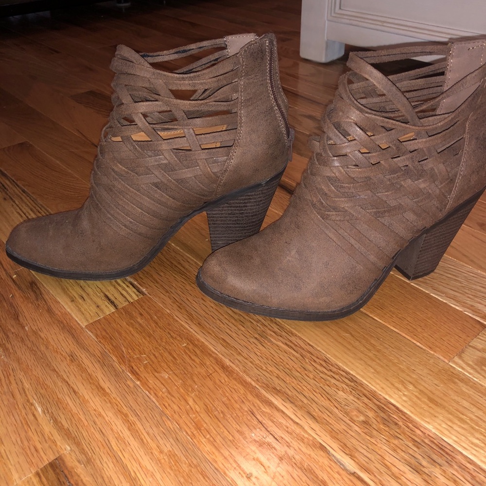Brown women’s bootie size 8.5